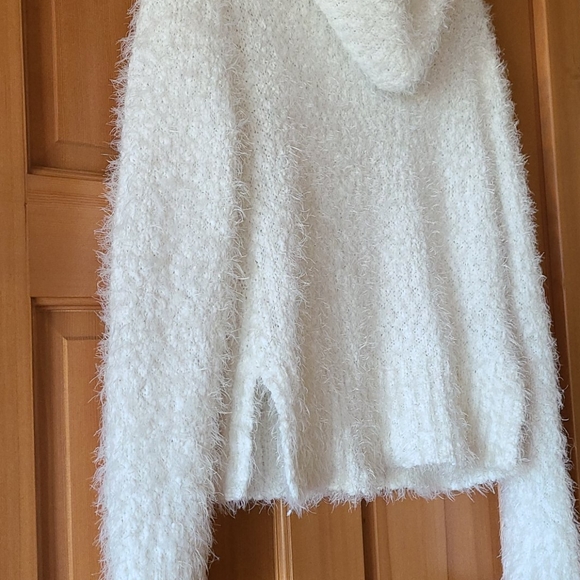 Sweater - Picture 4 of 7